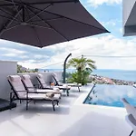 Astonishing Blue Horizon W Heated Pool Villa *