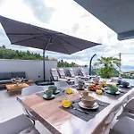Astonishing Blue Horizon W Heated Pool Podstrana