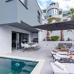Astonishing Blue Horizon W Heated Pool *