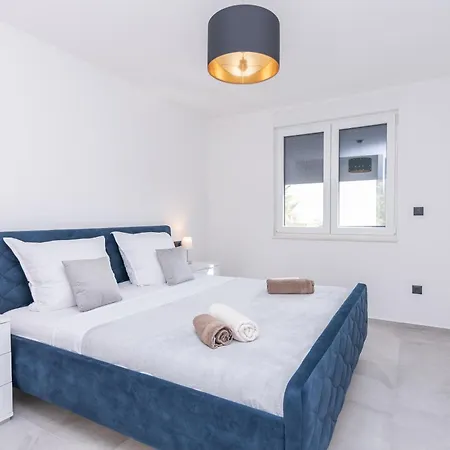 Astonishing Blue Horizon W Heated Pool Villa Podstrana