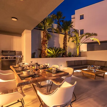 Astonishing Blue Horizon W Heated Pool Villa *